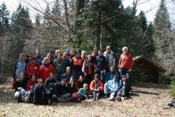 Die neu ausgebildeten Waldführer mit dem zuständigen Nationalpark-Mitarbeiter Lukas Laux (rechts)