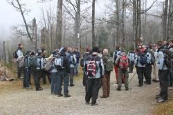 Bei einer Wanderung zum Lusen zeigte K. F. Sinner den Gästen aus dem slowenischen Nationalpark Triglav die einzigartige Entstehung einer Waldwildnis.