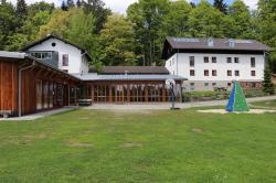 Für das Jugendwaldheim bei Glashütte wird ein neuer Küchenbetreiber gesucht. (Foto: Annette Nigl/Nationalpark Bayerischer Wald)